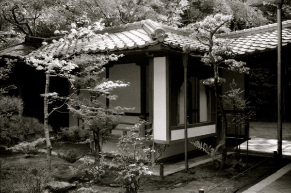 Small-Temple-Building,-Kyoto---1999